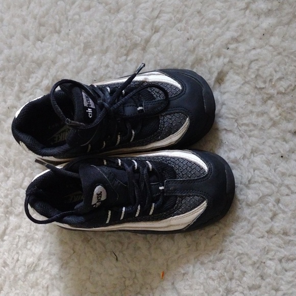 Nike Air Max 95 Kids Black and White Sneakers - Picture 2 of 5